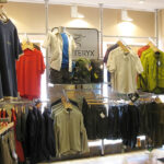 Twinslot clothing hanging system with Slimposts