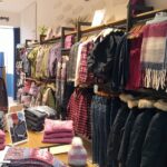 Shop display wall systems: Half-half hanging